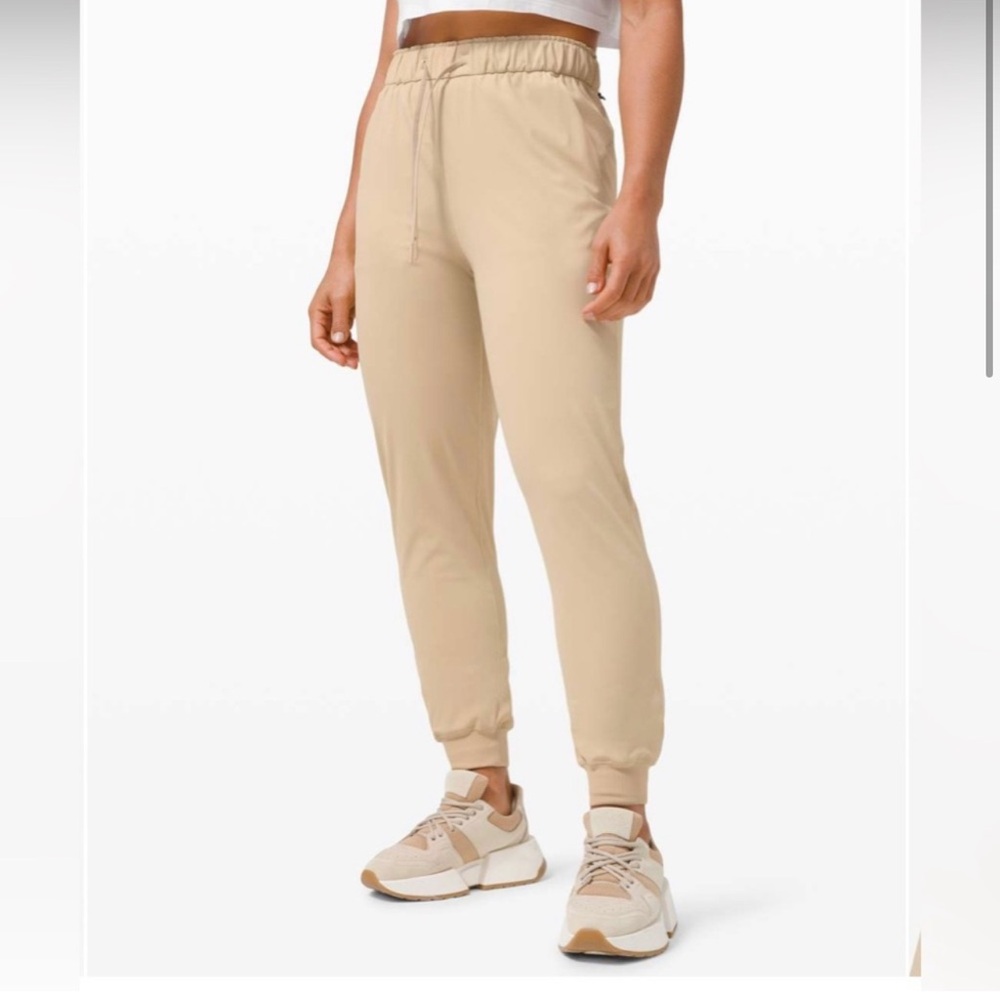 Lululemon keep moving jogger pant beige women’s size 4